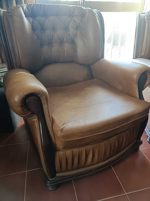 2 Sofás ,Puff, e Mesa Centro