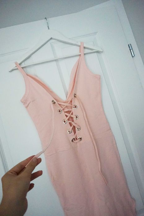 S 36 różowa obcisła sukienka mini dekolt sexy