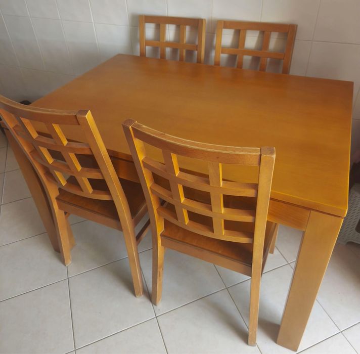 Mesa cozinha c/ 4 cadeiras