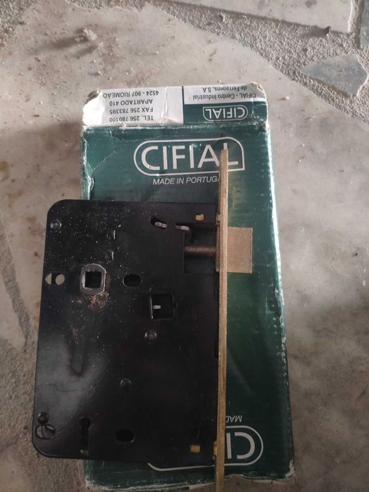 Fechaduras completas, canhões e dobradiças