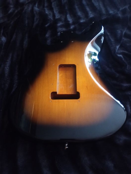 Fender Stratocaster body Two tone sunburst !