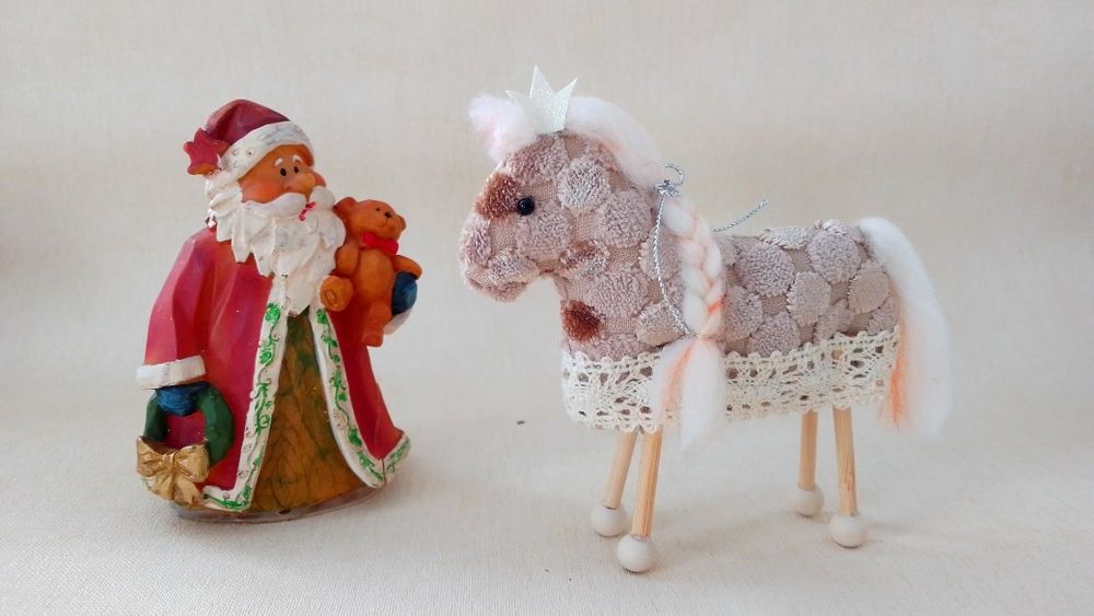 Лошадки, коники текстильні. Символ 2026 року.