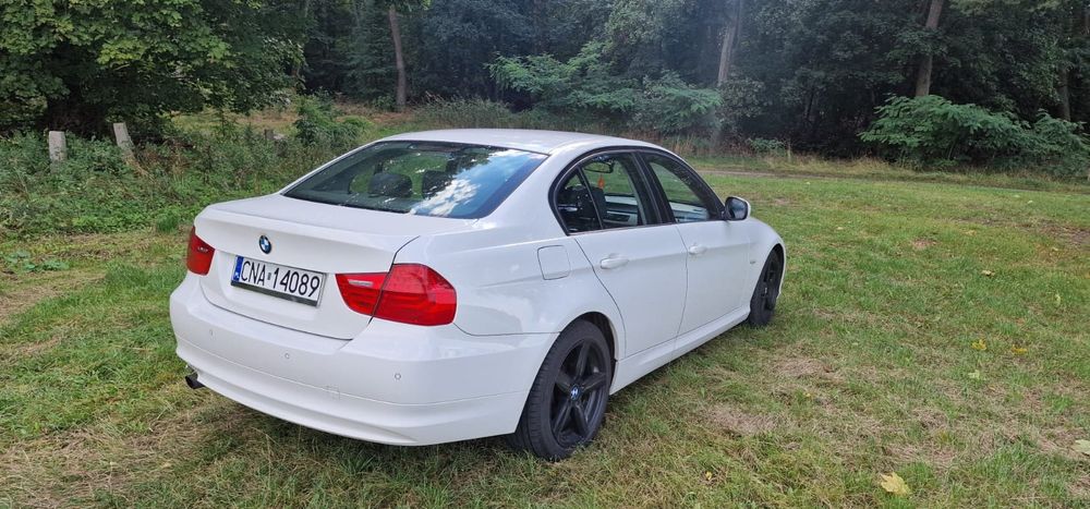 BMW E90 2.0i 143km 2011r