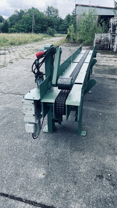 Podajnik centrujacy do wielopily  centrownik