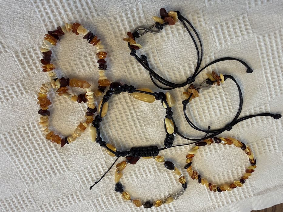 Bursztynowe bransoletki