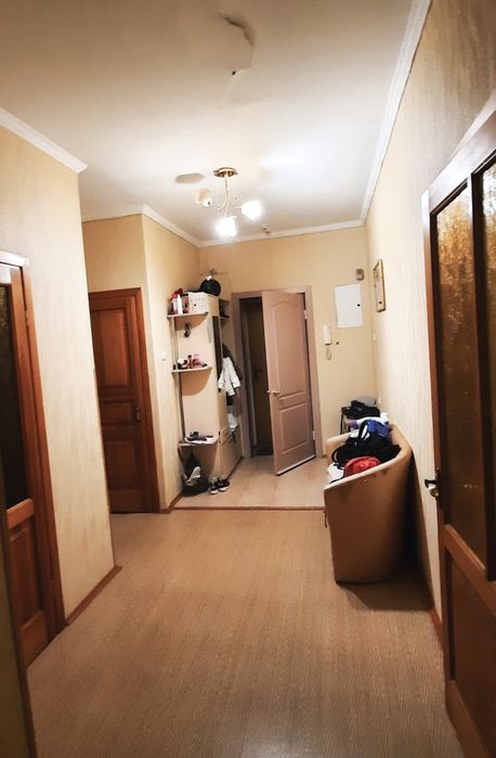 Продам 2к. на Робочій . Площа 82 м. , кухня 11,8 м.  Торг.  NS