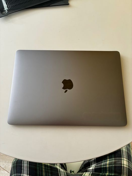 MacBook Air 2019 a1932 стан чудовий
