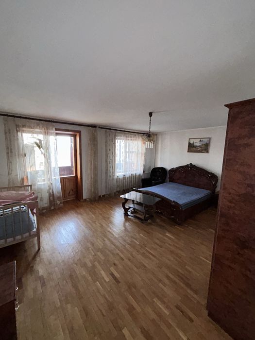 ВЕЛИКА 3 кім. квартира у тихому районі Д