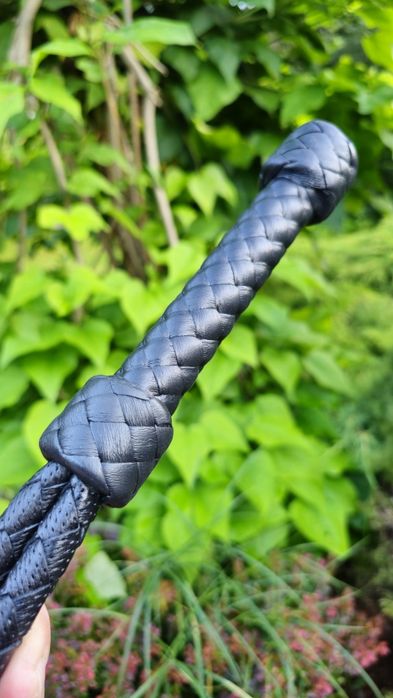 Flogger whip do masażu ze skóry naturalnej