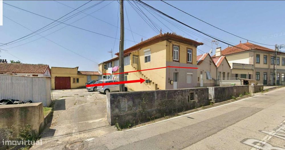 Casa com 2 quartos, arrumo   e lugar de estacionamento