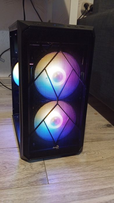 Komputer Intel i5 HDD SDD LED