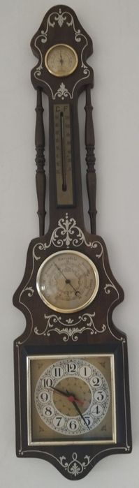 Relógio Vintage em Madeira.