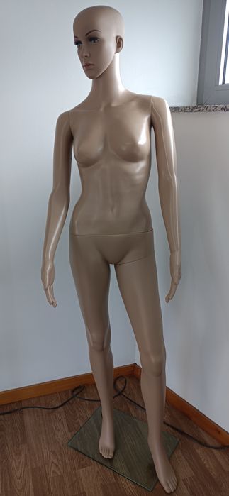 Manequim de corpo inteiro feminino