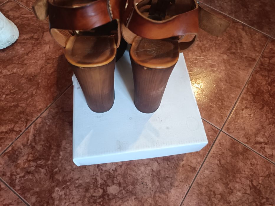 Sandálias como novas