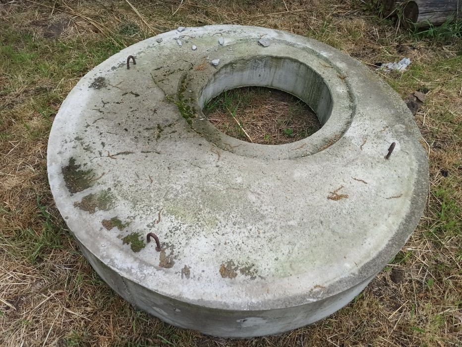 Pokrywa Dekiel betonowy do kręgów studni z otworem