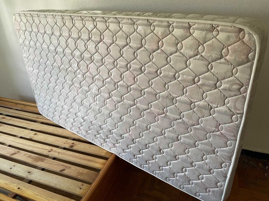 Cama individual em pinho com gavetão 100 x 190