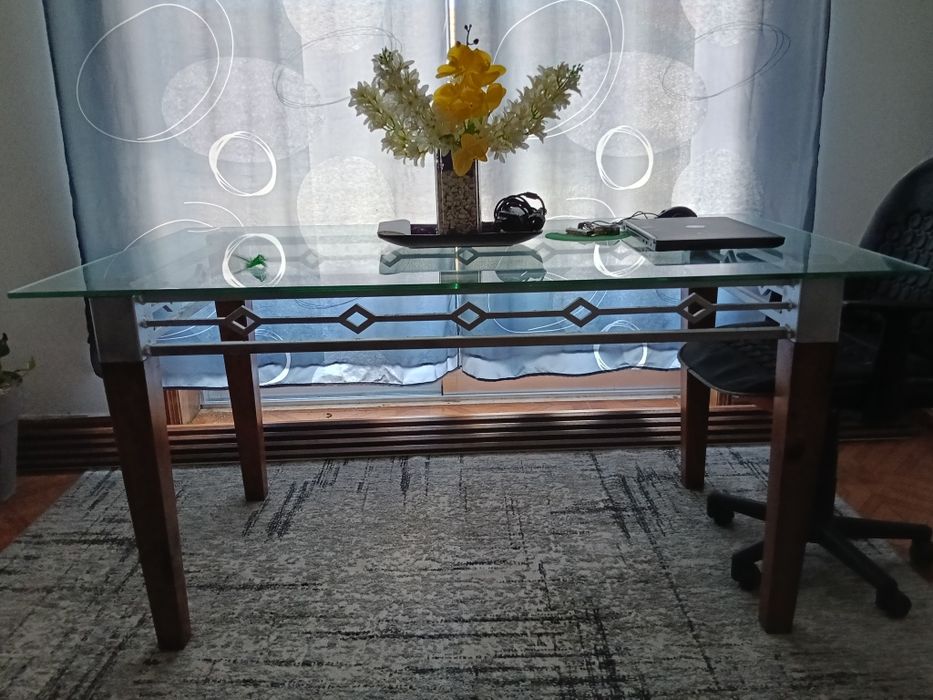 Mesa de jantar em vidro