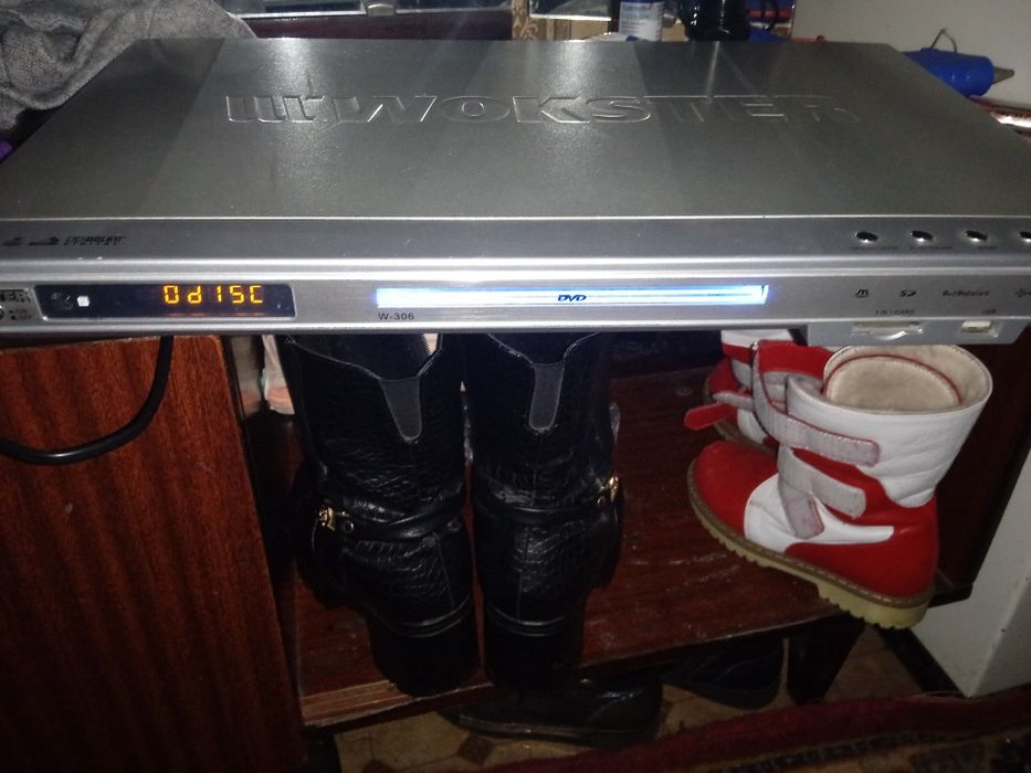 Продаю двд програвач