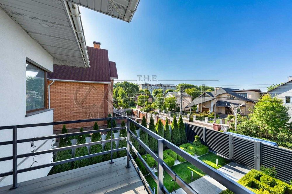 Престижний будинок в Крюківщіні 400м2, гараж та басейн