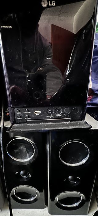 Sistema de som LG.