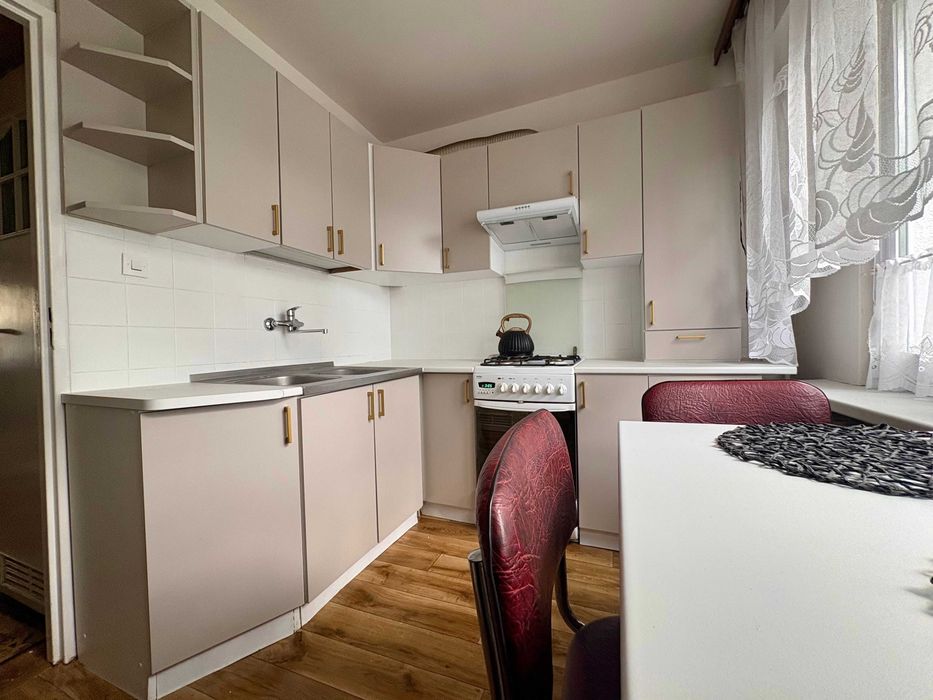 Mieszkanie do wynajęcia 61 m2, 3 pokoje  z oddzielną kuchnią i balkonem – Dziesięciny, ul. Zagórna 21