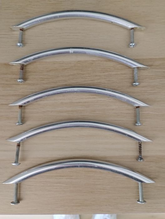 5 puxadores em metal