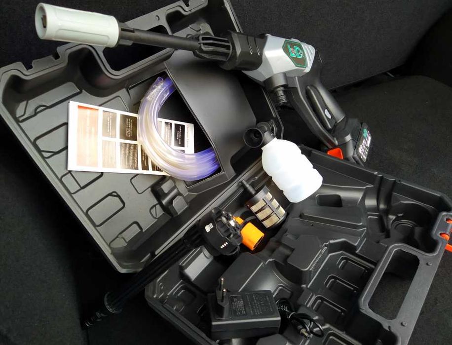 Мощная аккумуляторная мойка высокого давления в удобном кейсе 60 бар