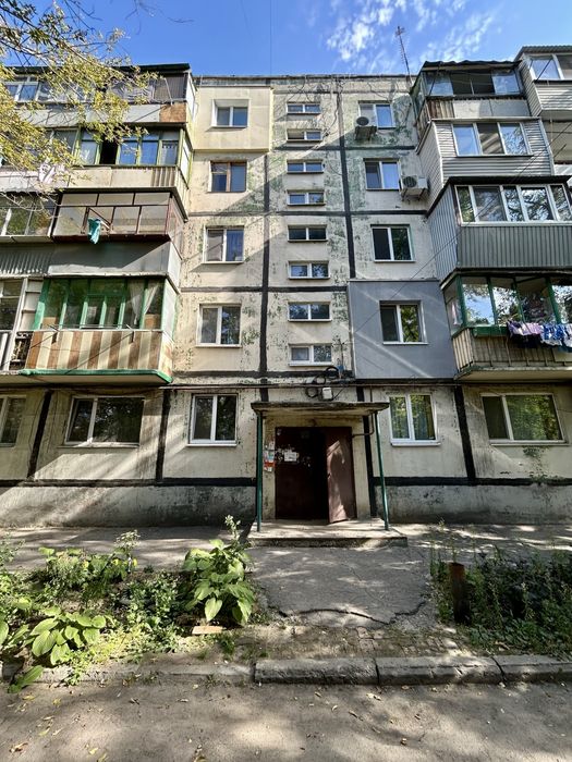 Продам 2к площа Новокодацька жм Червоний Камінь