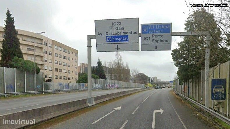 Apartamento T1 com varanda, garagem e elevador