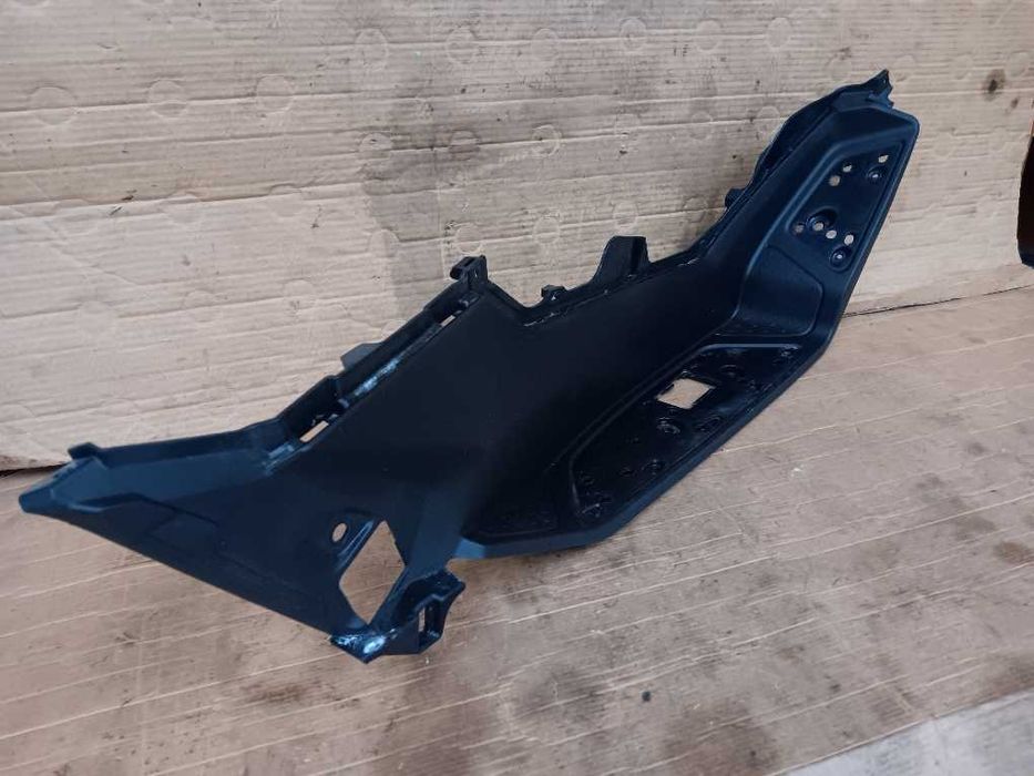 Carenagem pousa pés direita Honda PCX125 versão 2025 e 2026