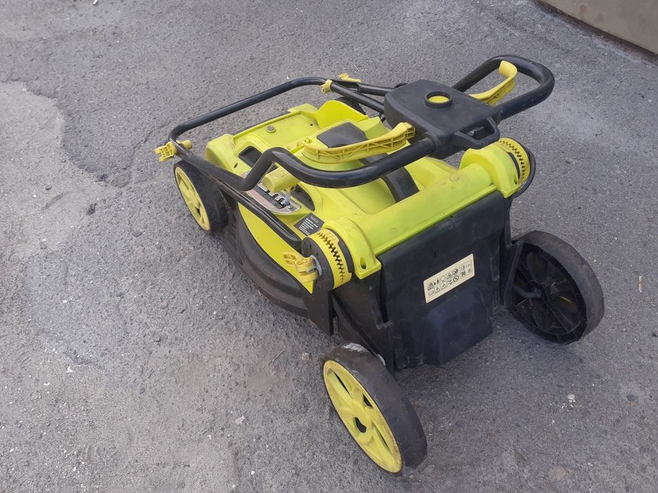 Газонокосарка електро 36v з Німечини