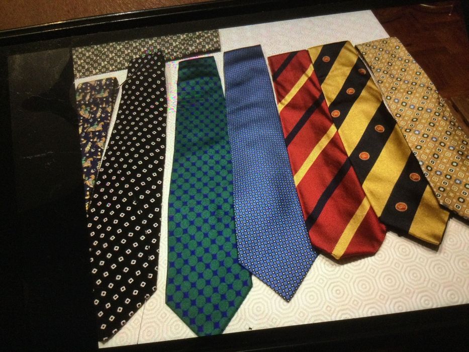 Gravatas Burberrys, Yves Saint Laurent, Valentino, Armani  e outras