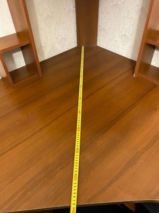 Большой, добротный компютерный, угловой стол