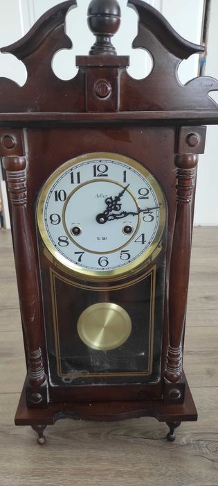 Настінний годинник adler