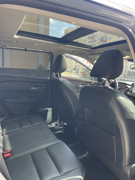 Nissan Rogue t33 SL 2,5