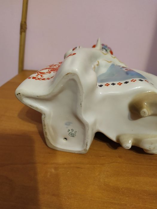 Статуэтка Вышивальщица