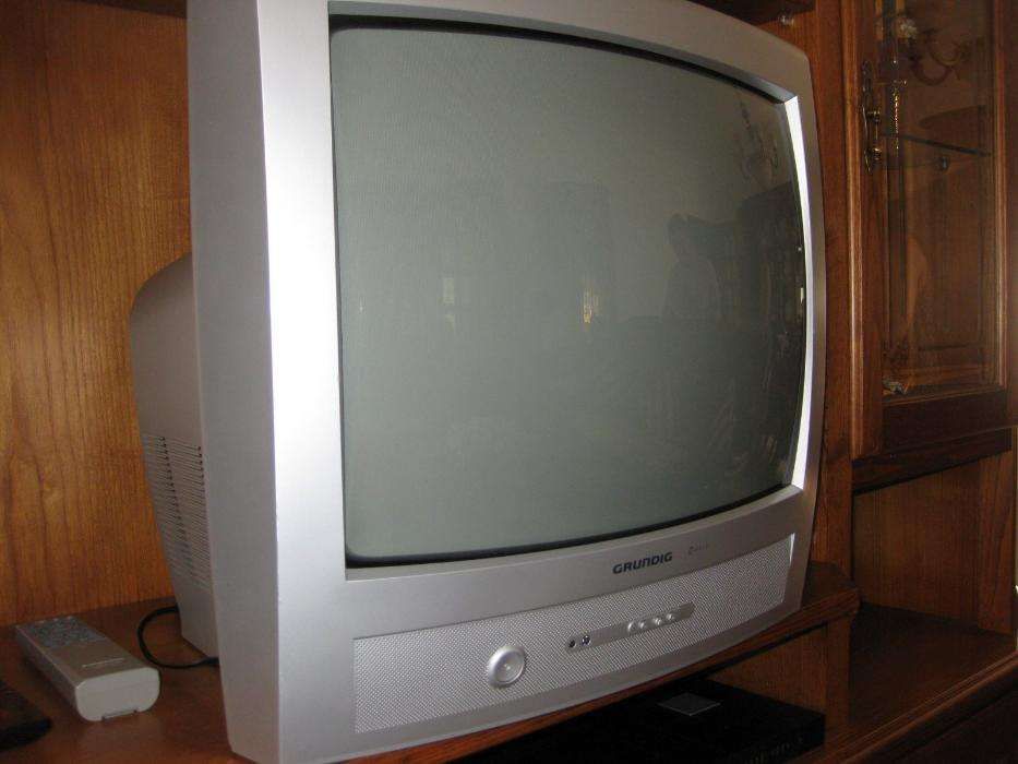 Móvel para Sala de Estar ou Jantar em Carvalho