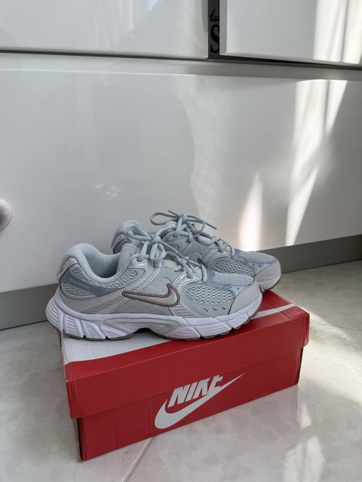 Кросівки жіночі NIKE V5 RNR