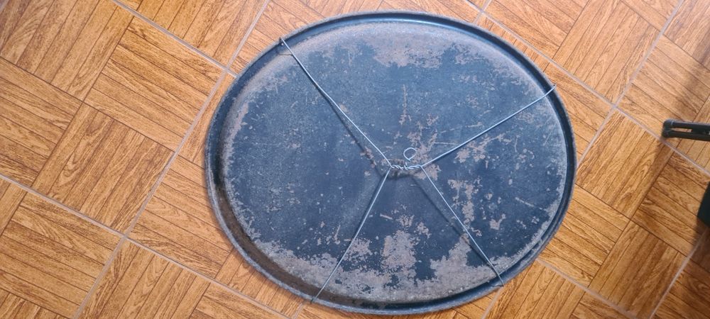 Bandeja antiga pintada à mão.