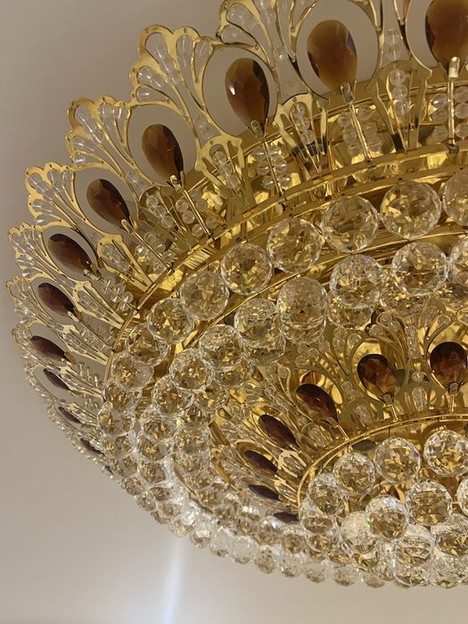 Кришталева люстра у класичному стилі