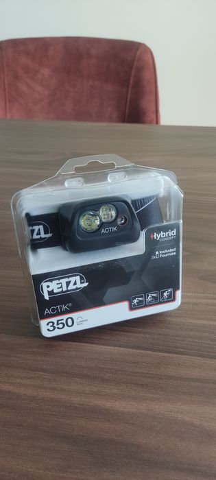 Lanterna de cabeça Petzl Actik 350 Lm. NOVA