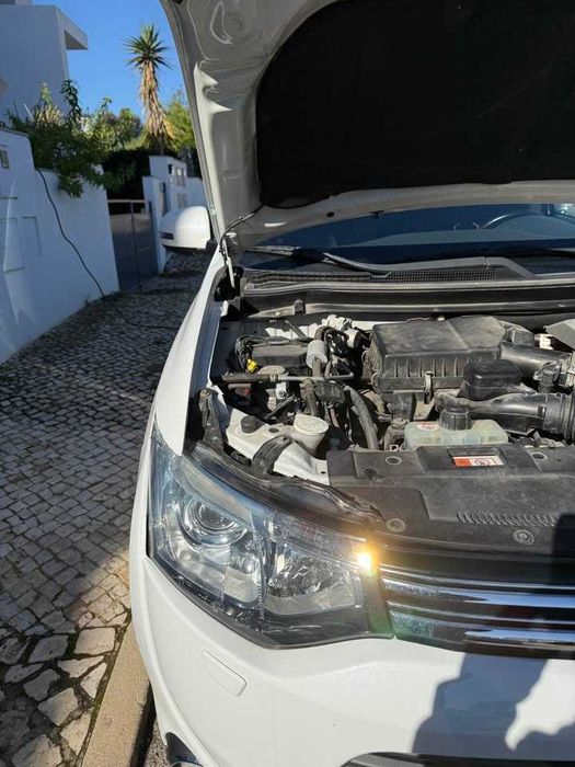 Óptica direita Mitsubishi Outlander III apoios soldados.