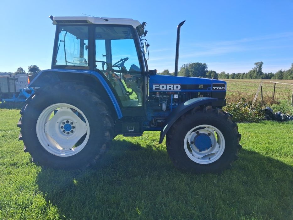 Ford 7740 New Holland