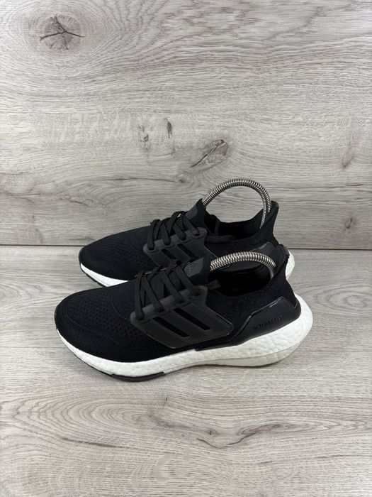 Adidas UltraBoost жіночі кросівки 37 розмір