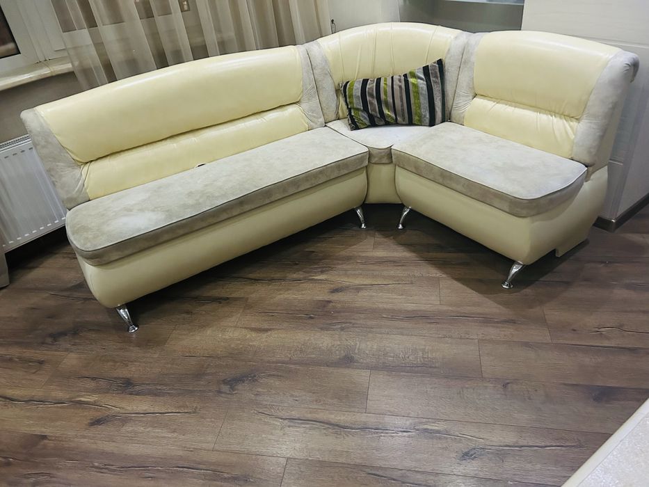 Кухонный уголок-в отличном состояние