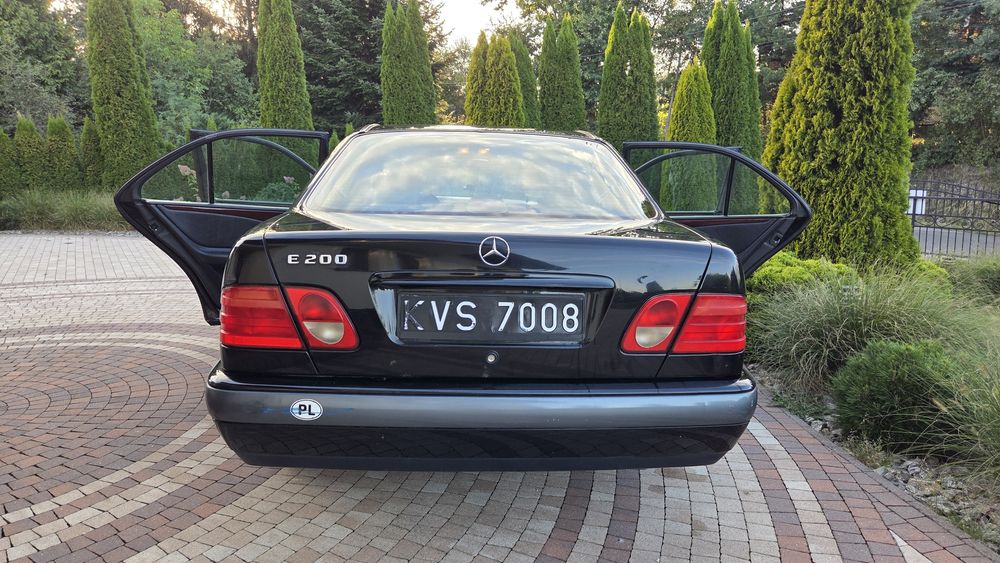 Mercedes-Benz E-Klasa W210 "Okular"