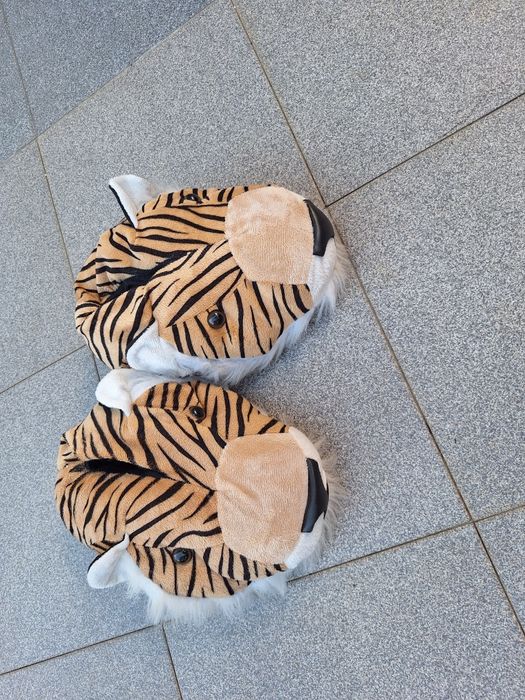 Pantufas forma tigre