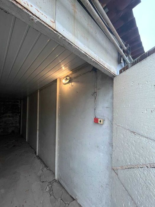 Оренда сухого гаража 2,8×5,5 м, Борщагівка, Г.Космосу 26 з електрикою