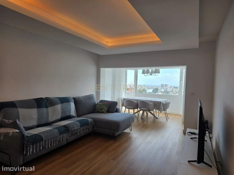 T2 Totalmente Renovado com Vista sobre o Rio e o Parque Urbano Vale do