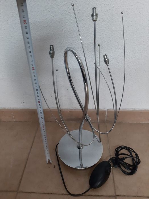 Vende se candeeiro sem lampadas